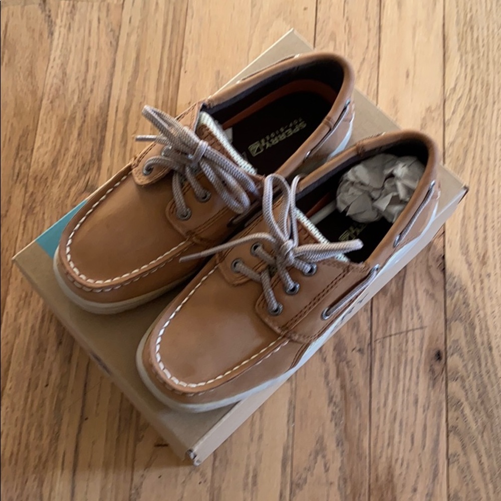 Sperry New in Box Boys size 2W Billfish Shoes